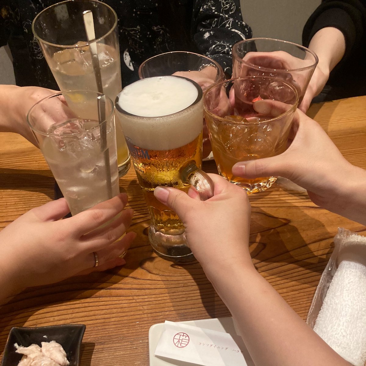 iyo_27's tweet photo. 今日はフルートパート会でした。美味しいご飯と美味しいお酒、皆で美味しい美味しい言って楽しかったですまる https://t.co/YPCCsJe8XN