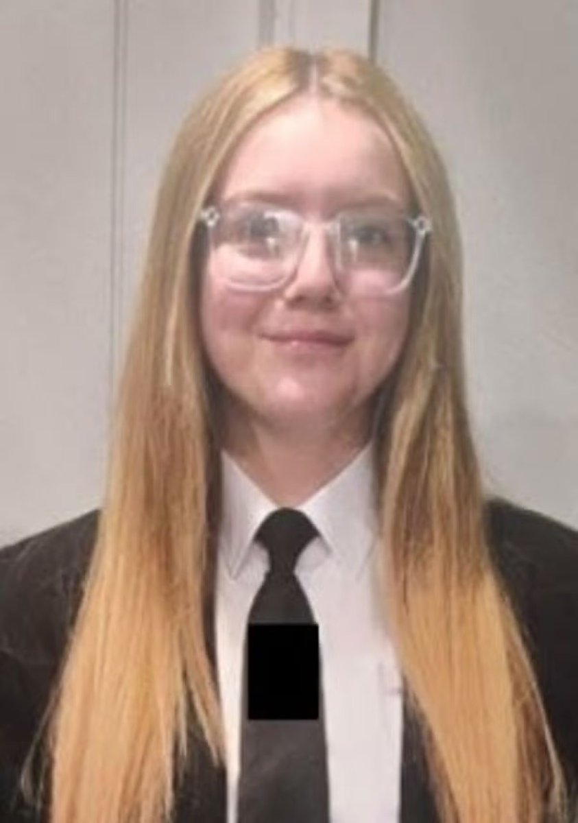 MENnewsdesk's tweet photo. BREAKING: Tameside schoolgirl Scarlett, 15, goes missing as police issue urgent appeal https://t.co/c8RxMDdQ88