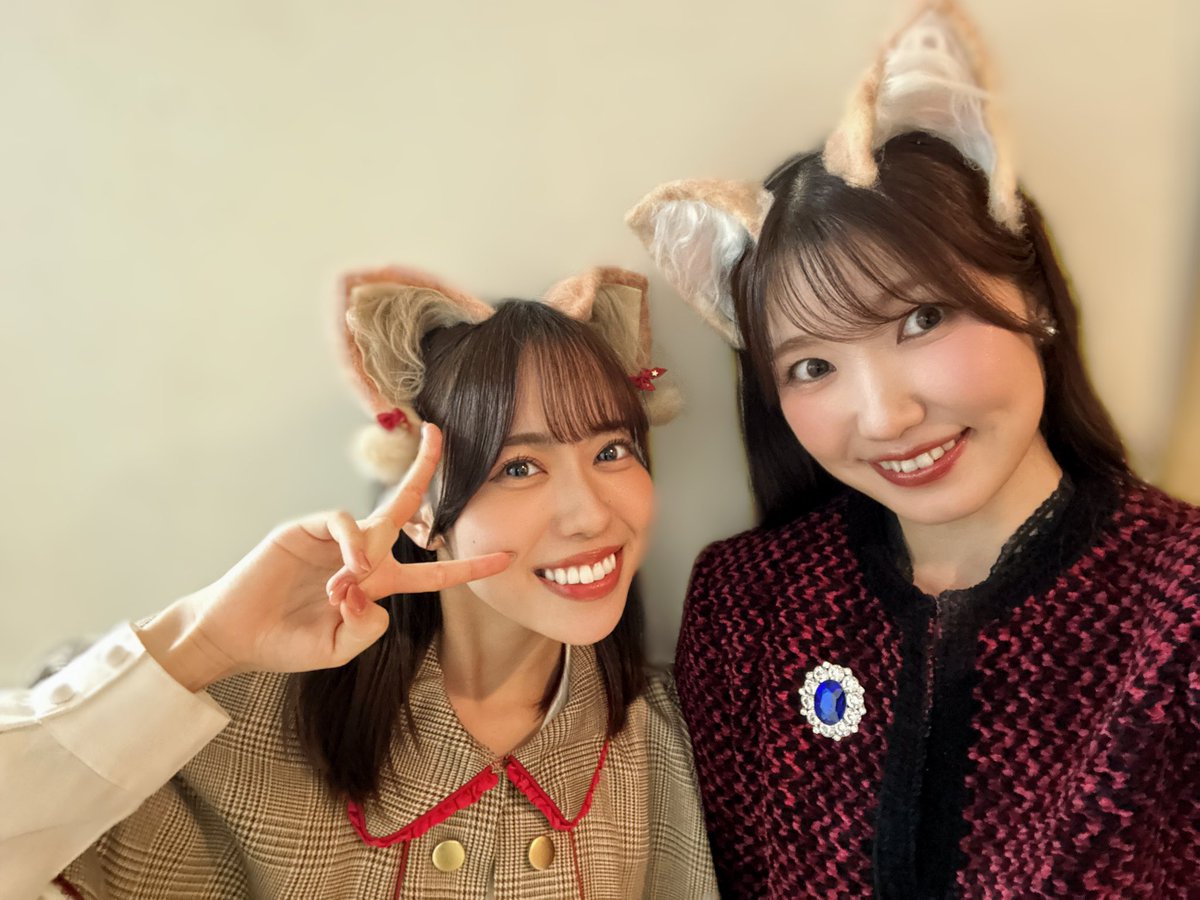 aya_uchida's tweet photo. 『ネコたん！～猫町怪異奇譚～雪夜叉伝承殺猫事件』
ご来場頂きありがとうございました🐈🐈‍⬛✨

ネコたん初出演だったのですが、財部梨杏、カイ、佐藤の３役共にとても楽しかったです🐱
クセ猫揃いのパワフルな物語でした❗️

昼公演のソマリ、のんちゃんと🐈
夜公演のソマリ、さゆちゃんと🐈
久しぶりに会えた事と、何より共演出来た事が嬉しかった〜〜♡
それぞれの魅力が溢れたソマリで、昼夜全く違う主人公を味わえて心が弾みました…！！

そして昼夜公演の風太郎・リクの山口くんと🐈‍⬛
ぷにるんずでは平和にかわいくぷにぷに会話しているのに、今日は煽り合って楽しかったです✊笑

一日ありがとうございました🐾

#ネコたん