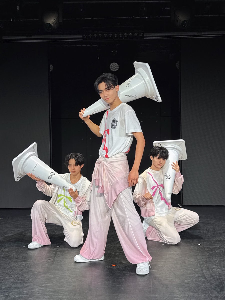 _C10yota's tweet photo. 改めてこの3人でのパパラッチめっちゃよかったよね〜などとニコニコしてる https://t.co/8VAHngcRsM