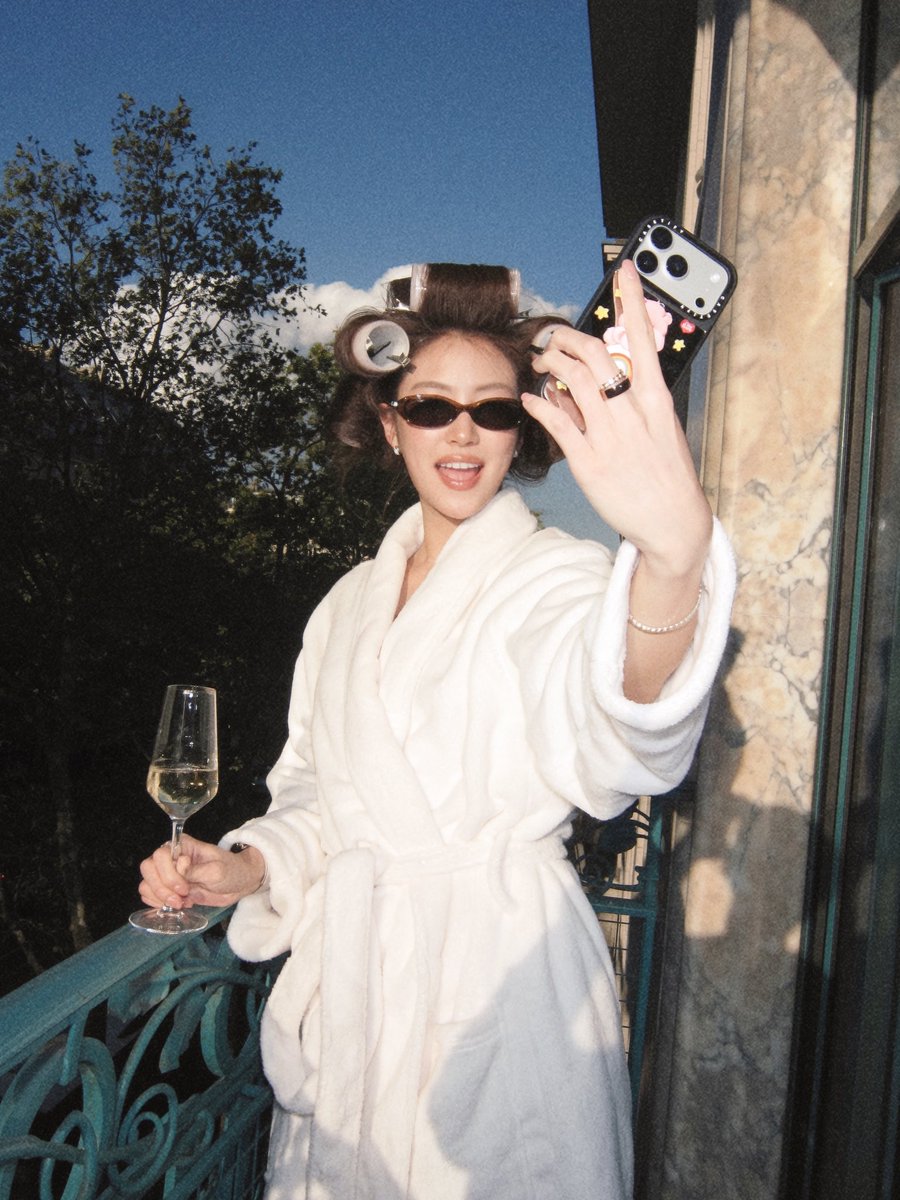 tabbiebie's tweet photo. Vibe 🥂🌥️💄✨🤎 https://t.co/gq4jPKqI6e