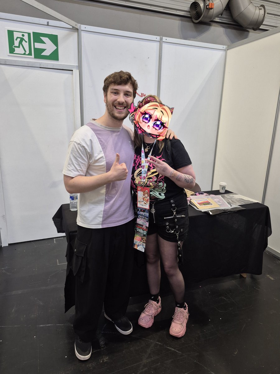 Togichu's tweet photo. I was so insanely nervous but it was lovely to meet and talk to you @CDawgVA!! Sorry for calling you short straight to your face but ay you do have tall aura even when talking in person! 🫡 https://t.co/K5J1rf4B70
