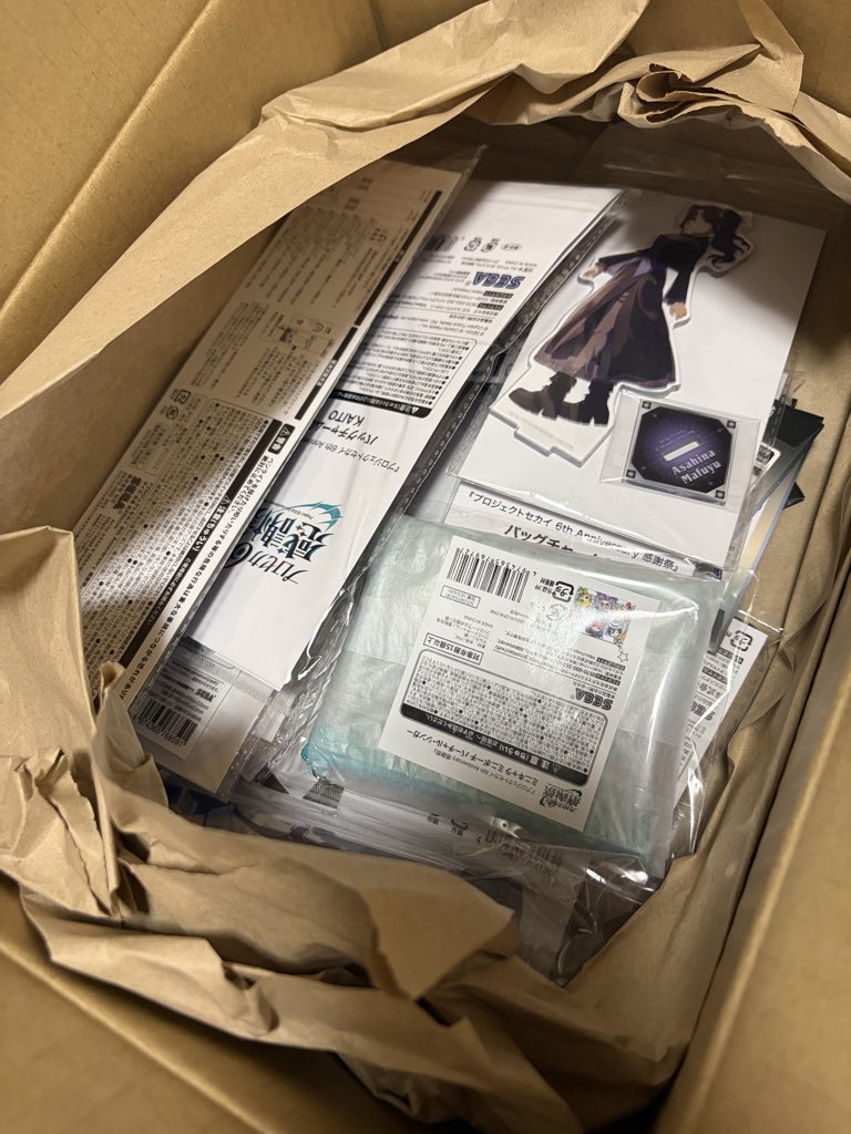 Watashi__Daaa's tweet photo. 普通にグッズの入れ方も何これ https://t.co/In14eyaS1f