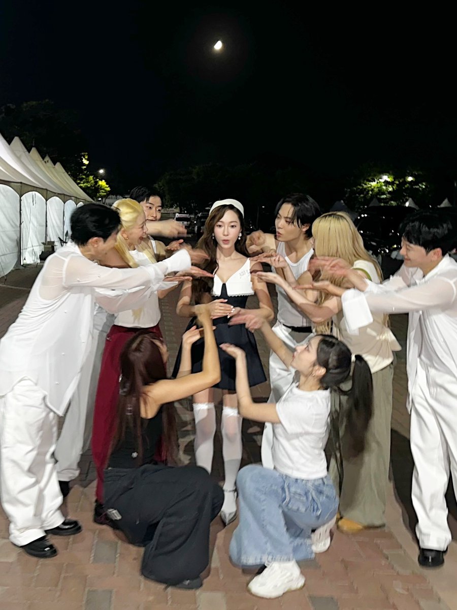 GR26Sic18's tweet photo. jessica.syj: #냉면 오랜만👋🏻🧊🩵

@.dj_gpark #.무한도전run

: https://t.co/kfbHjJtPPZ
#제시카 #JessicaJung https://t.co/Db8IT45p3a