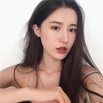 BoutiqueNevin's tweet photo. 🍁 🚀 🍄 👍 Made a playlist for rainy days: moody indie tracks mixed with upbeat folk anthems. Hits play as I stare out the window, lost in thought. Music has this way of mirroring emotions you can't quite name. https://t.co/HlSQUC5m6m