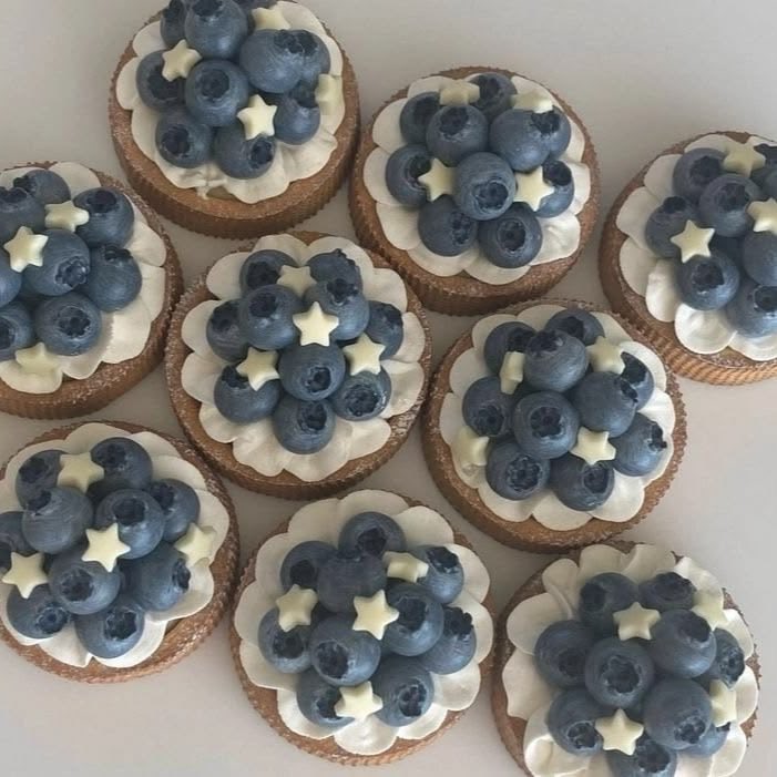 sleepiestwl's tweet photo. post the first 4 pics that come up when u search dessert on pinterest!! 🤍🫐 https://t.co/wZPQAtnCvS