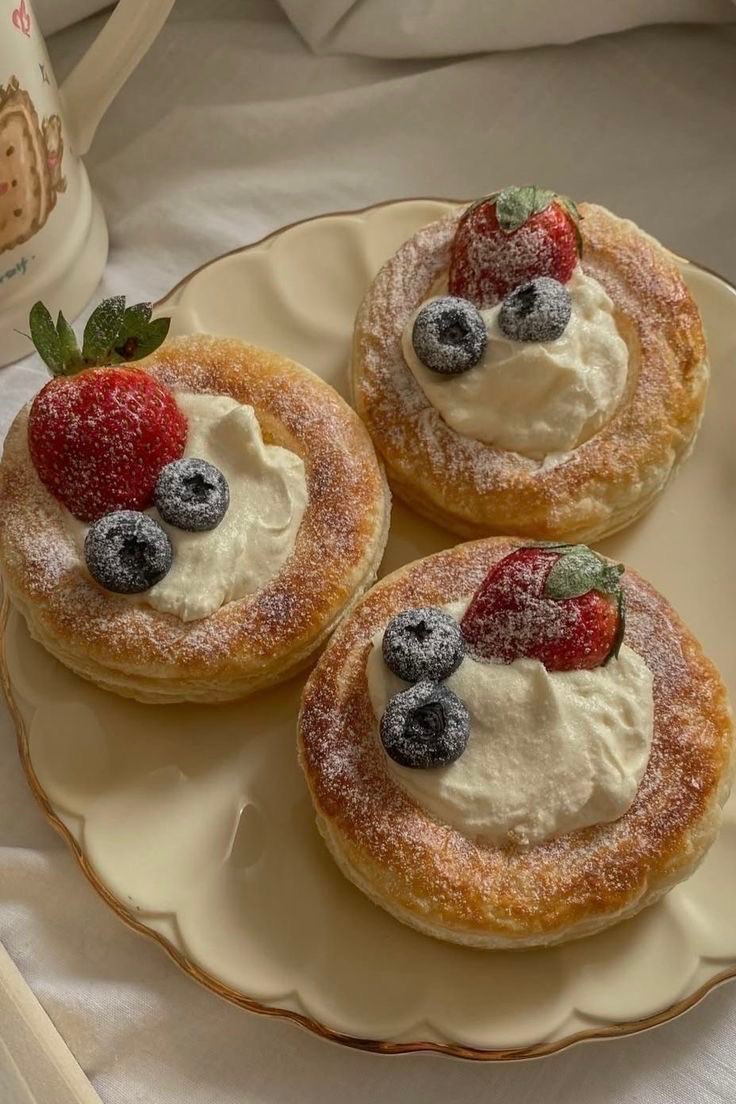 sleepiestwl's tweet photo. post the first 4 pics that come up when u search dessert on pinterest!! 🤍🫐 https://t.co/wZPQAtnCvS