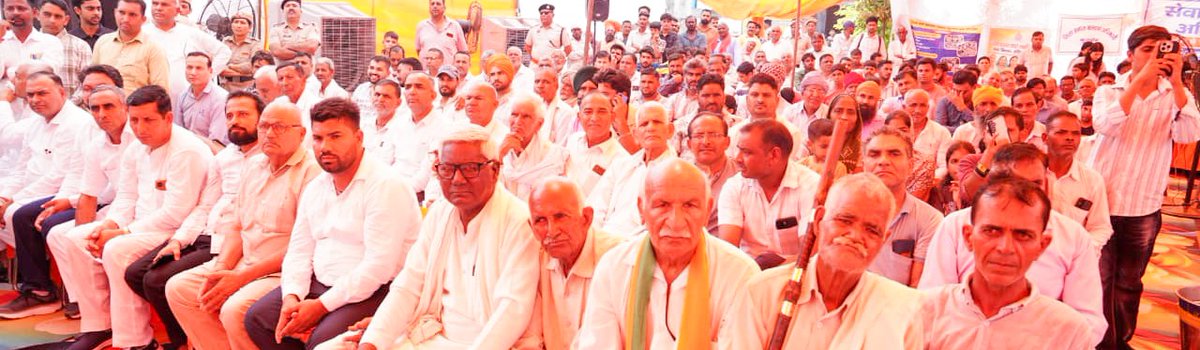 NayabSainiBJP's tweet photo. मेरे हरियाणा परिवार के हर सदस्य के लिए 24 घंटे मुख्यमंत्री आवास के दरवाजे खुले हैं और उनके बीच जाकर मुझे असीमित स्नेह मिलता है।  

आज लाडवा विधानसभा क्षेत्र के गाँव काली रोनो का दौरा के दौरान अपनों के बीच बैठकर ग्रामीणों की बात सुनी और उनकी परेशानियों को समझा। जनहित से जुड़े हर विषय के समाधान के लिए संबंधित अधिकारियों को आवश्यक दिशा-निर्देश दिए।