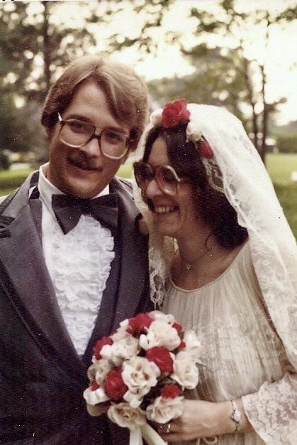 LucySkinnyjeans's tweet photo. 46 years ago Mom &amp; Dad got married ❤️❤️❤️❤️❤️they will have a quiet dinner to celebrate. Dad still makes mom laugh 😹we hope everyone has a wonderful #CatBoxSunday 
#CatsOfX #CatsOfTwitter #TabbyTroop https://t.co/HX7TpmcsNx