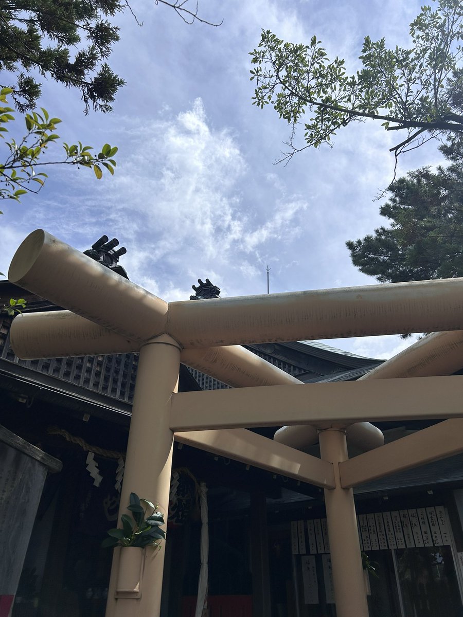 fiore_tomoco's tweet photo. 大神神社参拝
上詣り下詣りいたしました。
後、三輪成願稲荷社も参拝。 https://t.co/BQR7JqVzF6