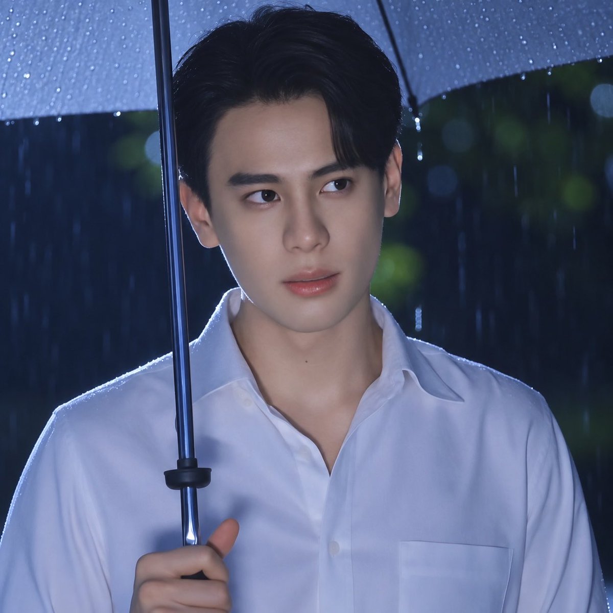 Alzanefoyk's tweet photo. แค่ถือร่มก็เกินไปแล้วนะ ☔️🫠
#bankartit 
#foolinlove https://t.co/qoox9R4gss