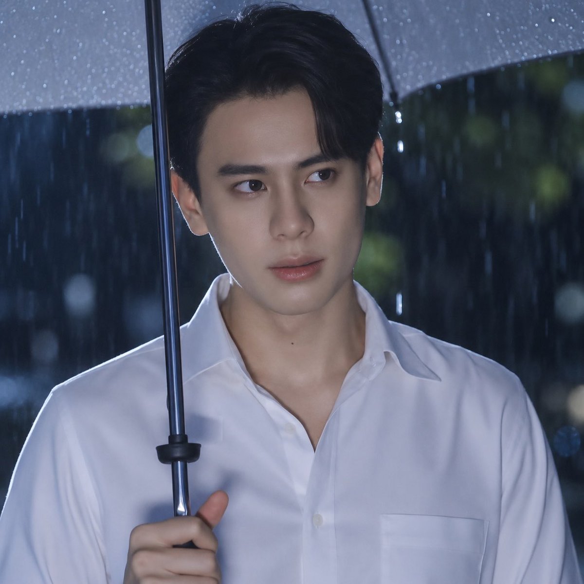 Alzanefoyk's tweet photo. แค่ถือร่มก็เกินไปแล้วนะ ☔️🫠
#bankartit 
#foolinlove https://t.co/qoox9R4gss