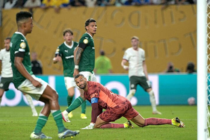 Draicker13's tweet photo. Que conste que o Weverton, vulgo Jacaré é inimigo mortal da Sociedade Espotiva Palmeiras e nunca terá o respeito do torcedor palmeirense de bem. https://t.co/dWamRYJ3BU