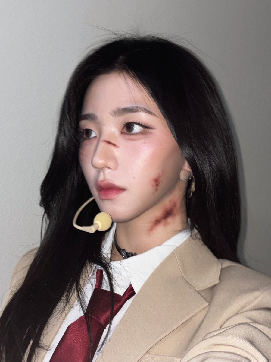 parksohyunt's tweet photo. b✰ttle royale https://t.co/XDlJwxAuhN