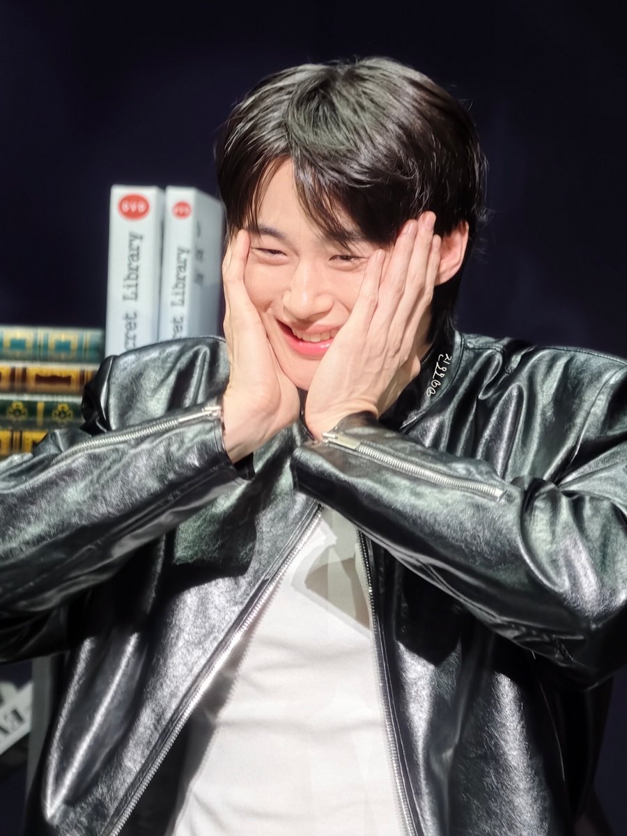 ws_folder's tweet photo. 내 기염둥이 ︎❤︎ https://t.co/C8xuaSxIlL