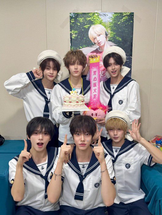 1ovechronicle's tweet photo. 예들아.. https://t.co/nRMy4HuIJ5