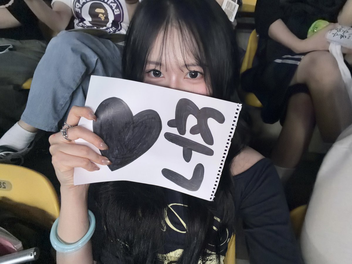 cakuxt's tweet photo. 👩‍❤️‍💋‍👩
#일상계트친소
#앨리즈트친소 https://t.co/iCEkNLjosv
