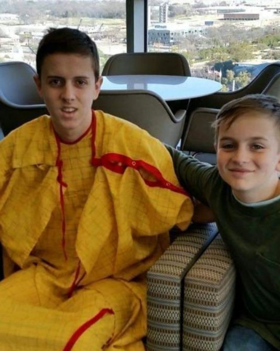 StoCANcer's tweet photo. At 17, Alex was hospitalized for a stomach ulcer. It turned out to be cancer. A total gastrectomy, chemo, and more surgeries followed. After a year and 4 months of treatment, he's cancer-free.

This Childhood Cancer Awareness Month, we honor stories like his. 💜 https://t.co/4VYjUM0zTv