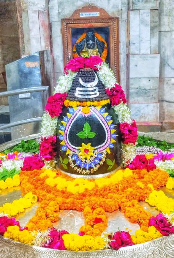 Rashume411's tweet photo. श्री अहल्याबाई मंदिर, प्रभासक्षेत्र - गुजरात (सौराष्ट्र)
दिनांक: 20 सितंबर 2026, भाद्रपद शुक्ल नवमी - रविवार
सायं श्रृंगार https://t.co/PzmuxjMibx