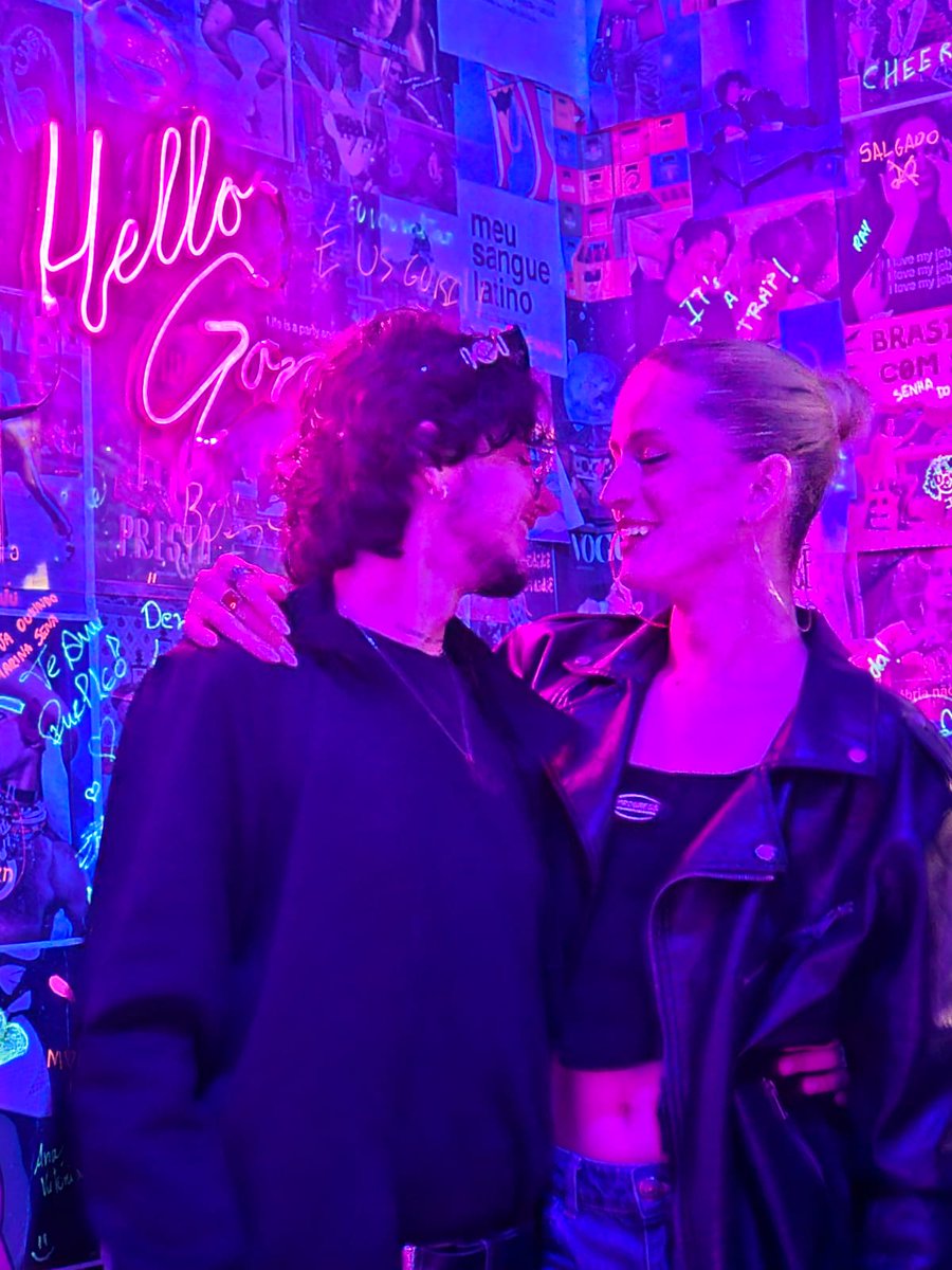 murcegosulista's tweet photo. eu viveria mil vidas ao seu lado, meu sol. 🤍🖤 https://t.co/ADyJU1EESK