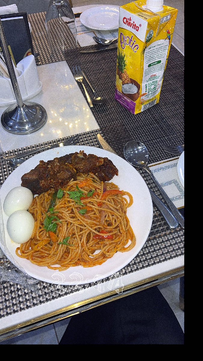 GovvmentJ's tweet photo. No matter how rich I’m there’re things I can never buy. 
You can’t expect me to buy just 2 boiled eggs for 6k. 

This is totally annoying and shouldn’t be encouraged cuz it’s pure extortion. There’s no branding that can make this make sense to me. https://t.co/yVq2XT8di1