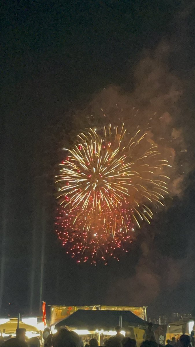 alen00611's tweet photo. 花火にオロナミンCを添えて https://t.co/jhsic9twi3