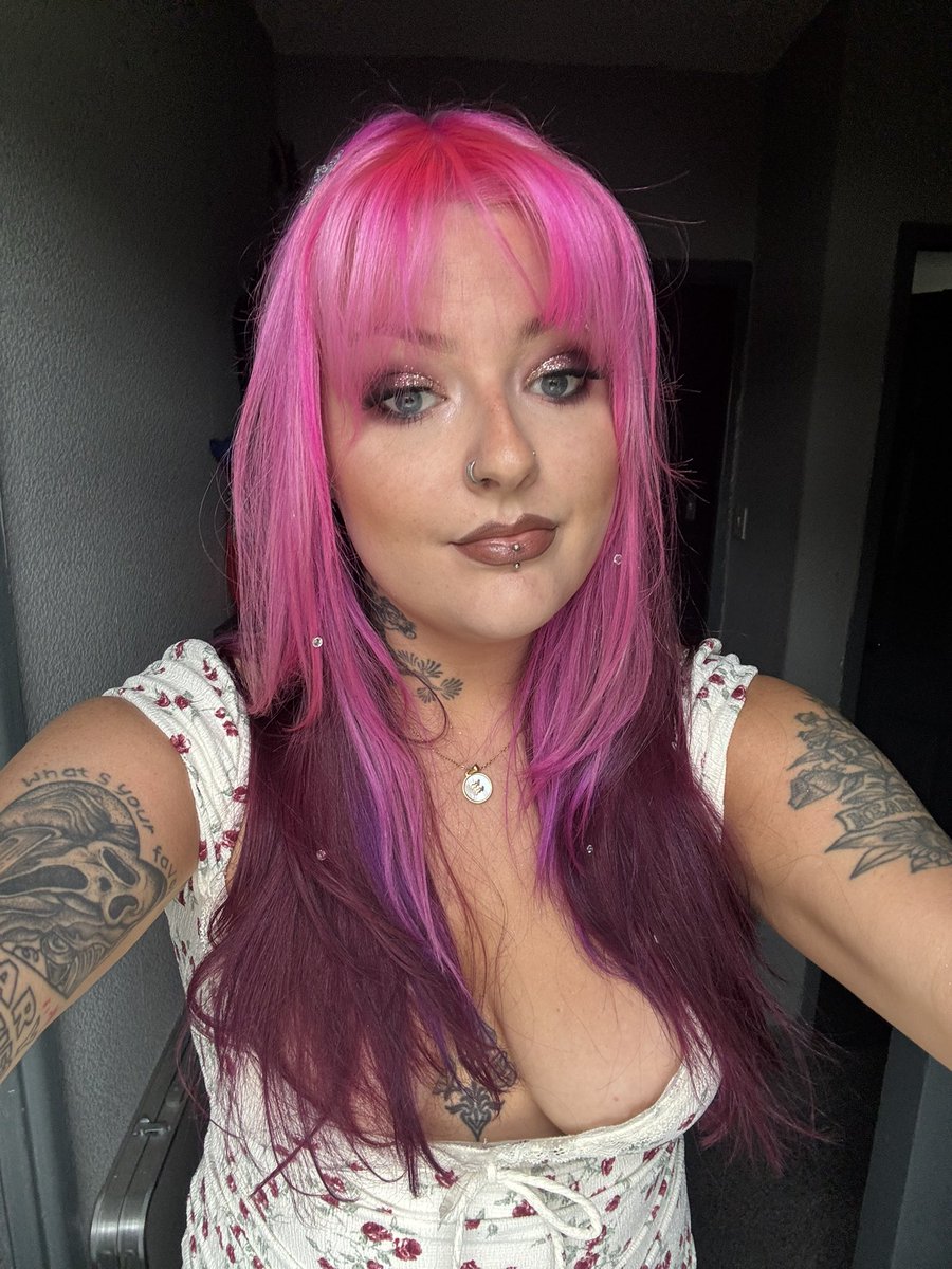 cornerstonerhi's tweet photo. Depression can’t catch you if you keep dying your hair pink https://t.co/Gv6wiMmI4b