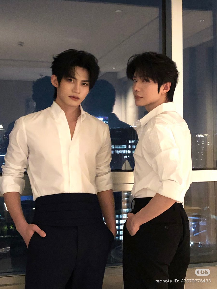 Miia0525's tweet photo. 🌌 YUNYI Little world XHS update 20.9.26 🌌 

Chapter 1 : Retuning Home 😎

#ToMyShore #Yunqi #Haoyiran #YunYi https://t.co/1Xy2FDDTvw