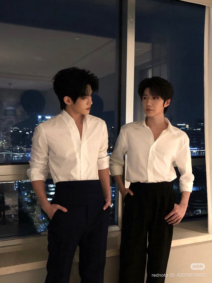 Miia0525's tweet photo. 🌌 YUNYI Little world XHS update 20.9.26 🌌 

Chapter 1 : Retuning Home 😎

#ToMyShore #Yunqi #Haoyiran #YunYi https://t.co/1Xy2FDDTvw