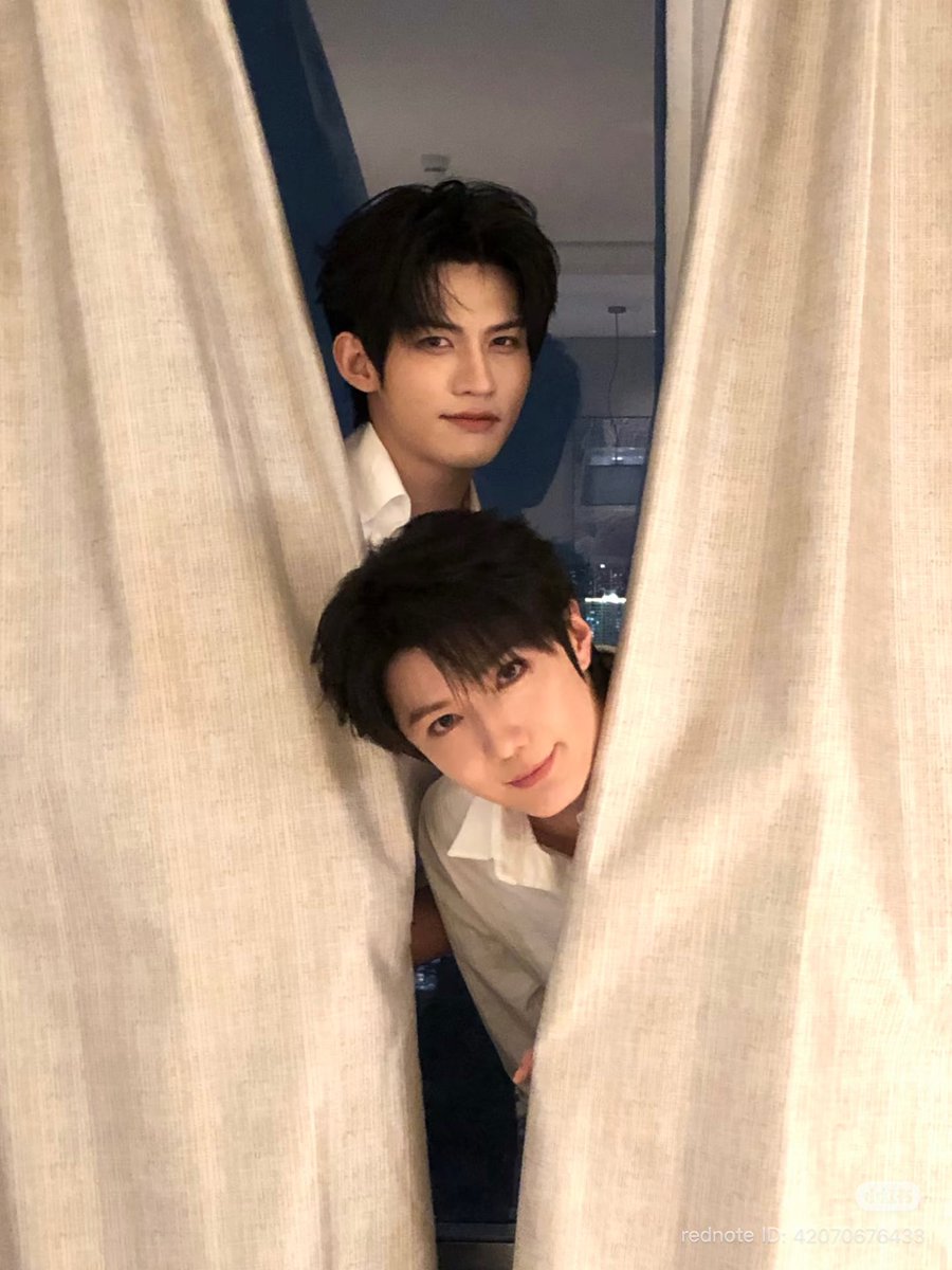 Miia0525's tweet photo. 🌌 YUNYI Little world XHS update 20.9.26 🌌 

Chapter 1 : Retuning Home 😎

#ToMyShore #Yunqi #Haoyiran #YunYi https://t.co/1Xy2FDDTvw