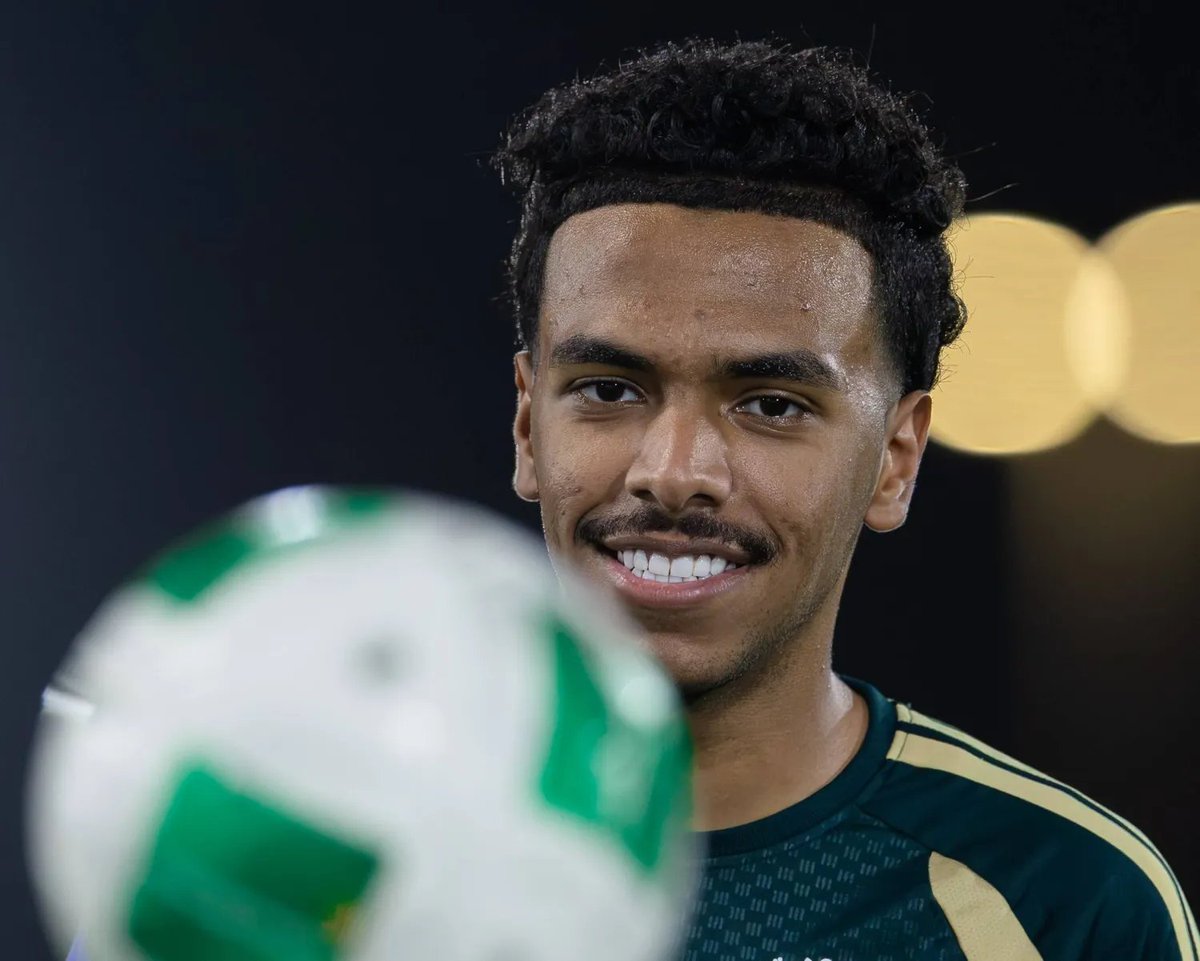 AZK_SA's tweet photo. المنتخب السعودي يستبعد اللاعب مصعب الجوير لأسباب انضباطية.. و اللاعب يصدر بيان.

سبب الاستبعاد؟
ذكرت بعض المصادر أن اللاعب طلب من مطعم ماكدونالدز "بيغ ماك 🍔"من خلال أحد تطبيقات التوصيل.. و هو وسط المعسكر 😅 https://t.co/CNlzwblVtS