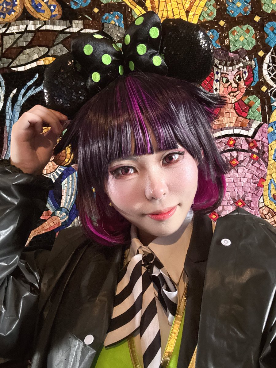 mina_se_54's tweet photo. 今日いました！🏰
ここの背景可愛い〜！レインコート🦇です https://t.co/hCFSZOQ7Jl
