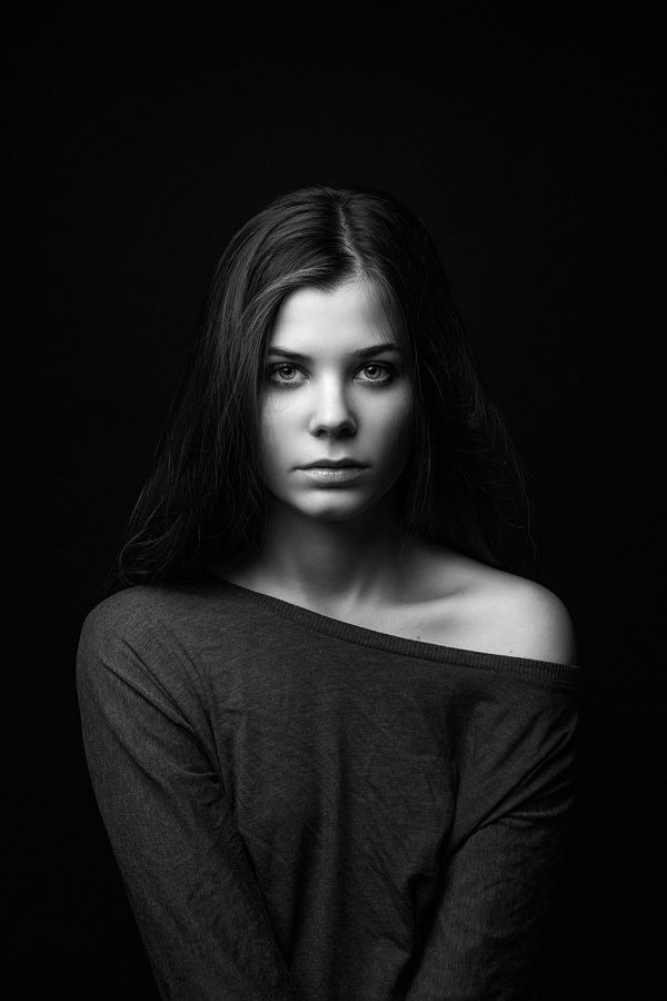 EllaLewismi's tweet photo. This world, where no one needs me, where everyone's a stranger, I don't want it. Not this. https://t.co/XTofx2UICl