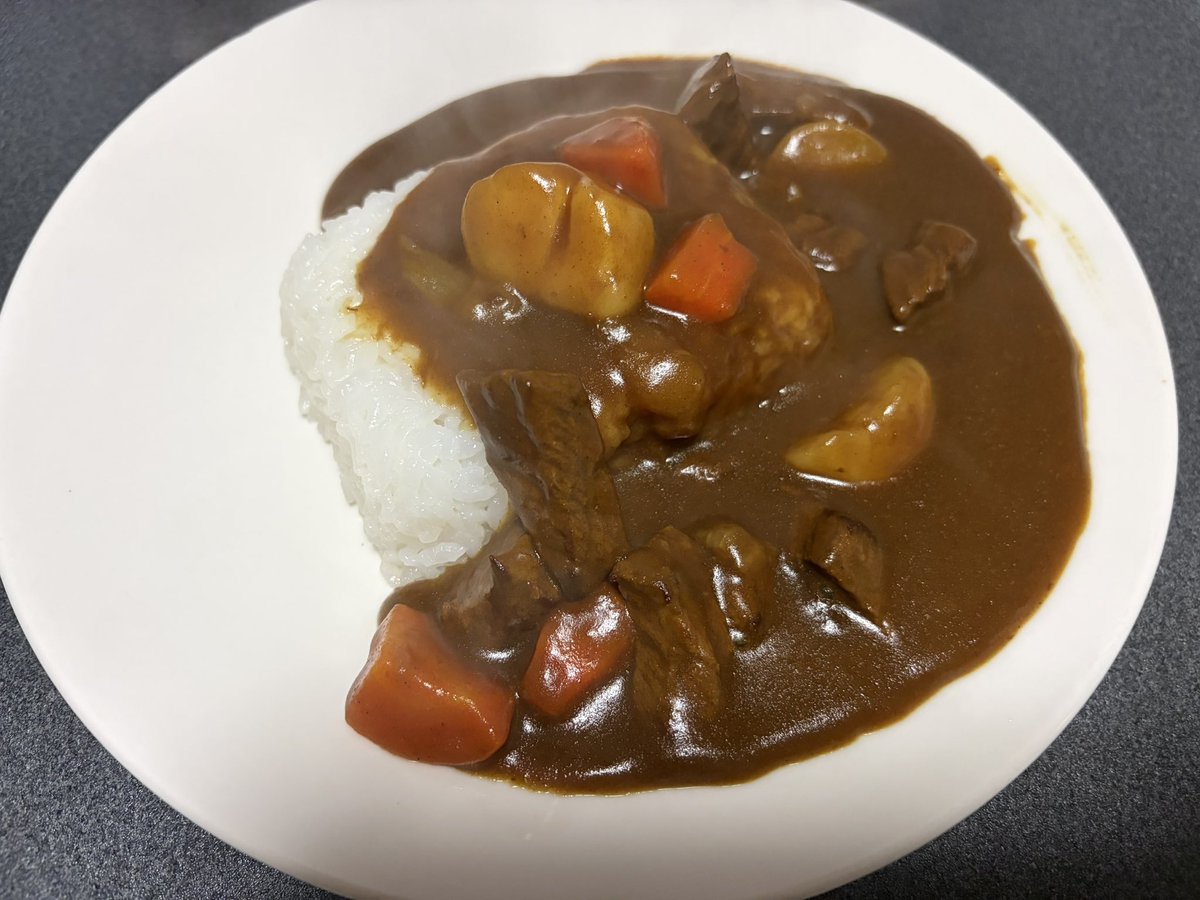 3Ys0v's tweet photo. 初めて作ったビーフカレー٩( 'ω' )و
見た目はいい感じやけど味はどやろか🤔 https://t.co/fh1NW1NQfx