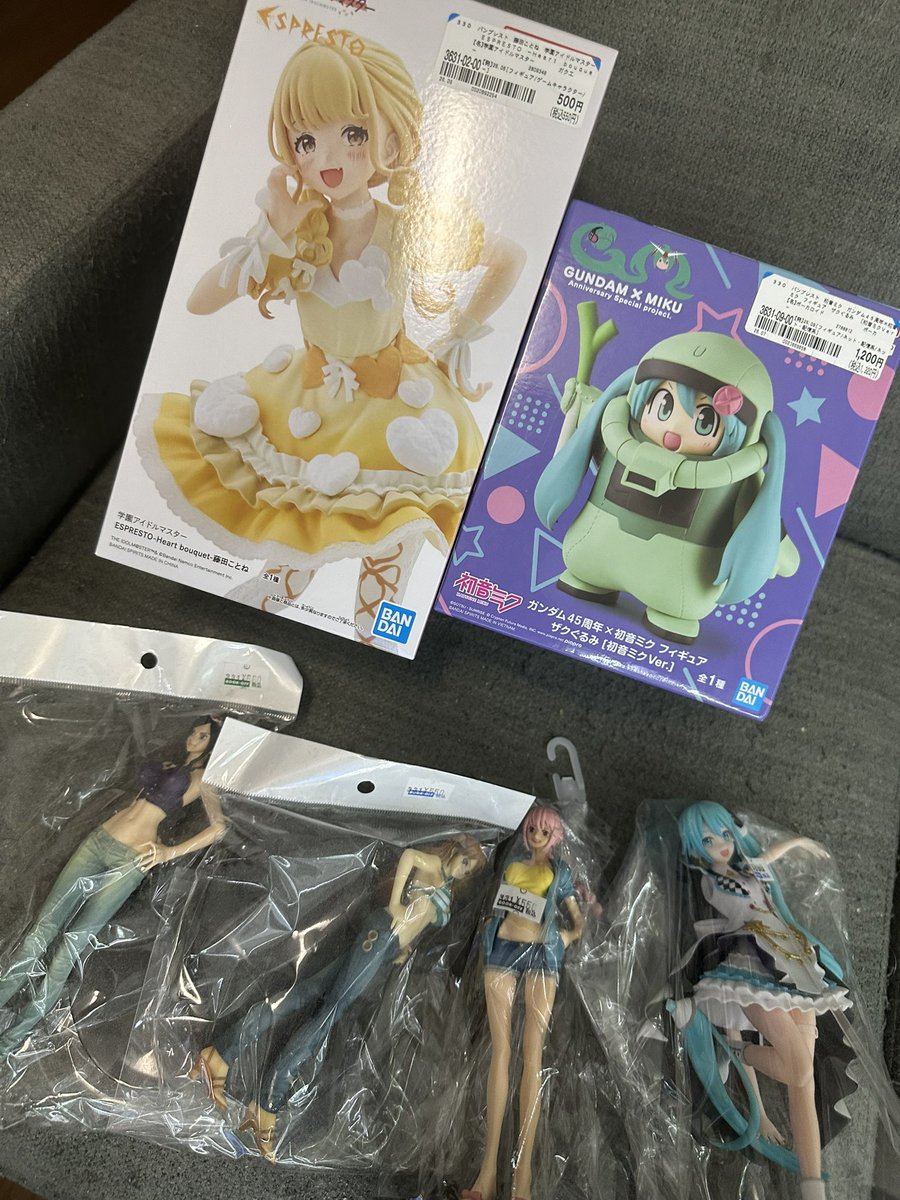 0305astraea's tweet photo. お出掛けからの帰宅‼️
今日は⁉️今日も⁉️クレゲ＆ブラショ旅…
クレゲは…まぁボチボチ…
ブラショも…たまたま20%OFFセールしてたので、過去クレゲで取り損ねてたモノや開封済みをゴソゴソと…
そしてダイヤさんのえちえちなポスター😍
ホントはタペストリーで欲しかったんだけど…プレ値過ぎて💦 https://t.co/maZuMKrcFt