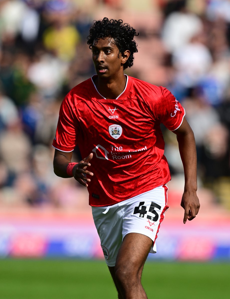 BarnsleyFC's tweet photo. How good was it to see Vimal back out there, Reds 💪🤩 https://t.co/fircOkQ7ng