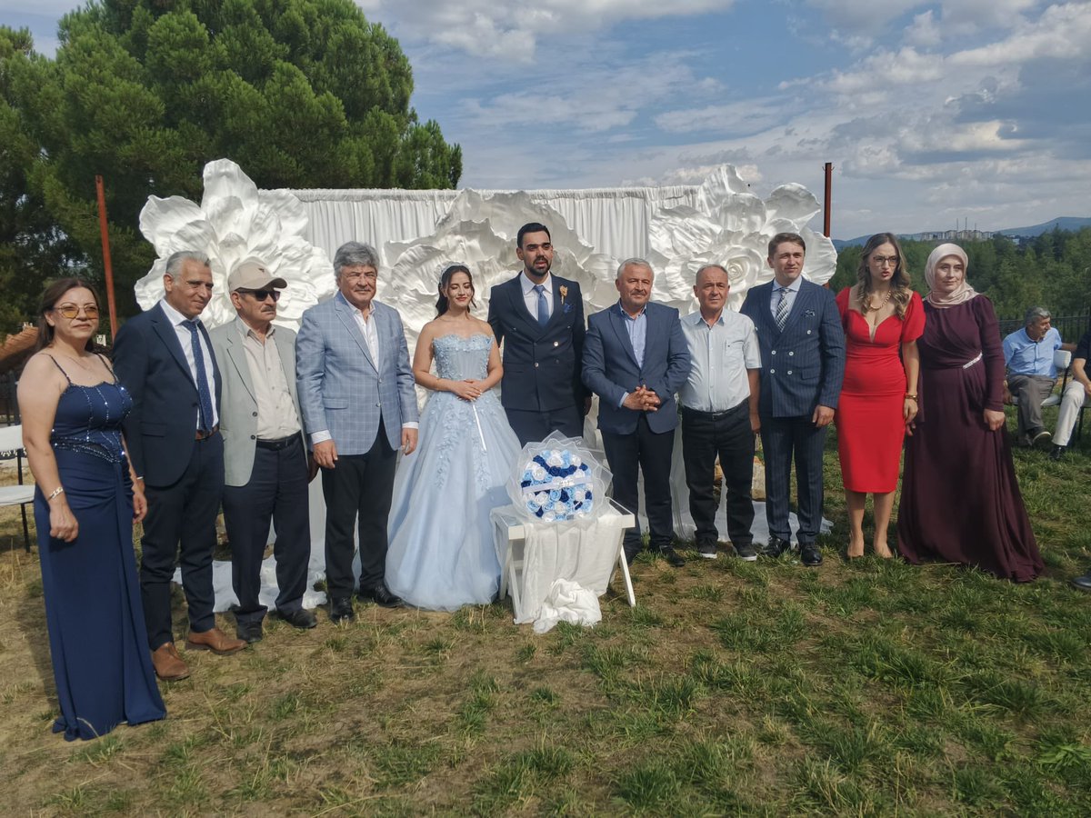 MetinErgun48's tweet photo. Kavaklıdere ilçe başkanımız Mustafa Siner, kadın politikaları başkanınız Heyal Şahbaz ve yönetim kurulu üyelerimizle birlikte,
Kavaklıdere Menteşe’de Şentürk ve Yıldız ailelerinin evlatları Berra ve Efe’nin nişanına katılarak yüzüklerini taktık.

İYİ Parti olarak Berra ve Efe’ye ömür boyu mutluluklar dileriz.