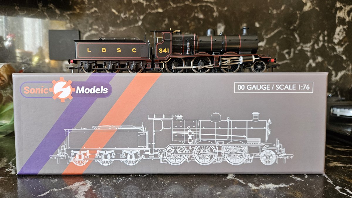 GbHtrain's tweet photo. My new preordered Sonic Models LBSCR K Clas Mogul arrived today,and she's a beauty. I don't know of she's Accurascale levels of quality, but she's definately a great product for sure. She'll be perfect for my AU RWS James. https://t.co/uMtg34viRk