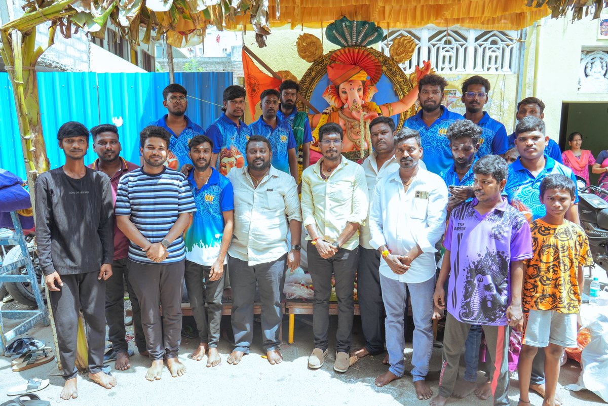 SuryahSG's tweet photo. #SouthChennai Constituency, #Velachery Ward 175 - Darshan and Annadhanam at #HinduMunnani Vinayagar Pandal .

#தென்சென்னை தொகுதி, #வேளச்சேரி வட்டம் 175 - #இந்துமுன்னணி ஏற்பாடு செய்த விநாயகர் பந்தலில் தரிசனம் மற்றும் அன்னதானம்.

#GaneshChaturthi https://t.co/JDuIqmwTdY