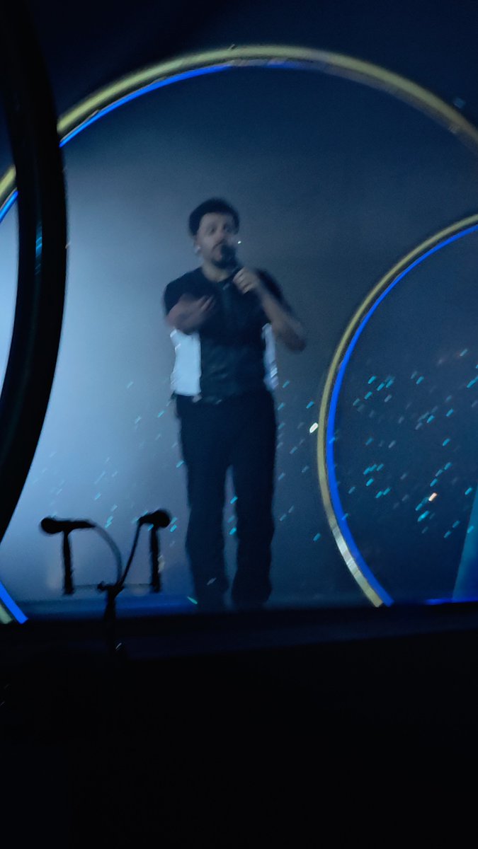 Johnt1tor98's tweet photo. Can't believe he's that close to me…
#theweeknd #AHTD https://t.co/FsmgKmPfFP