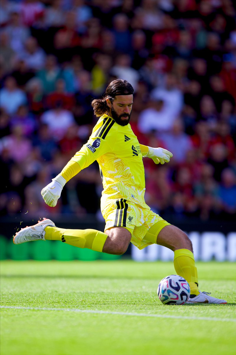TheRedmenTV's tweet photo. The Holy Goalie 🇧🇷🧤 https://t.co/Vl7MyZlI3A