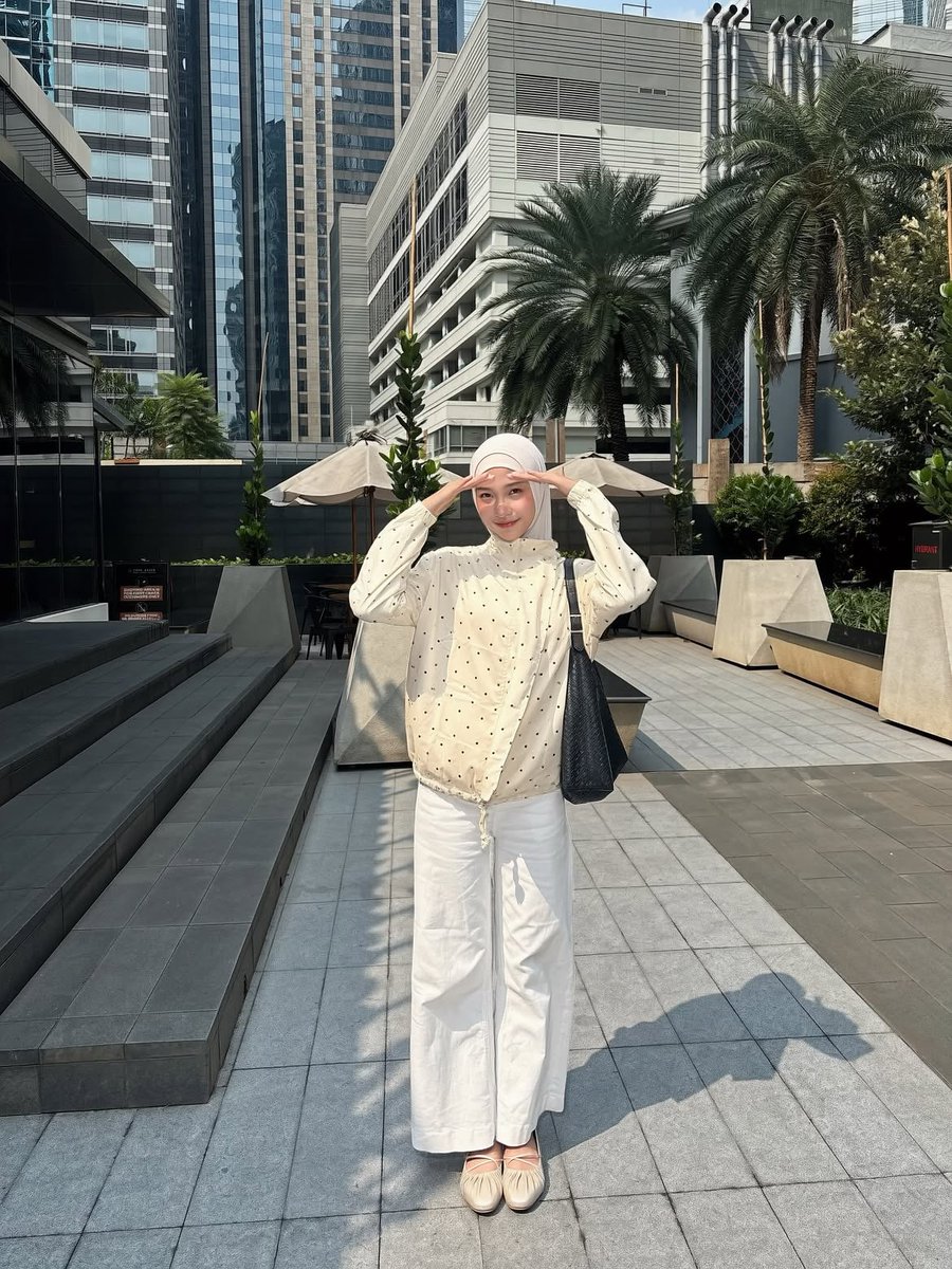 silentmoire_'s tweet photo. ok this top is actually so cute… modelnya tuh bikin outfit keliatan lebih fresh🫠 https://t.co/x0I5efB0FS