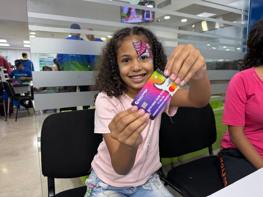 VersionFinal's tweet photo. Con esta jornada, Bancamiga reafirmó una vez más su compromiso por bancarizar a más venezolanos, poniendo en sus manos instrumentos financieros que elevan su calidad de vida.

📷📝: Nota de prensa

#Bancamiga #RegresoAClases #Niños #Adolescentes #TarjetaDeDebito https://t.co/fiEShZBK43