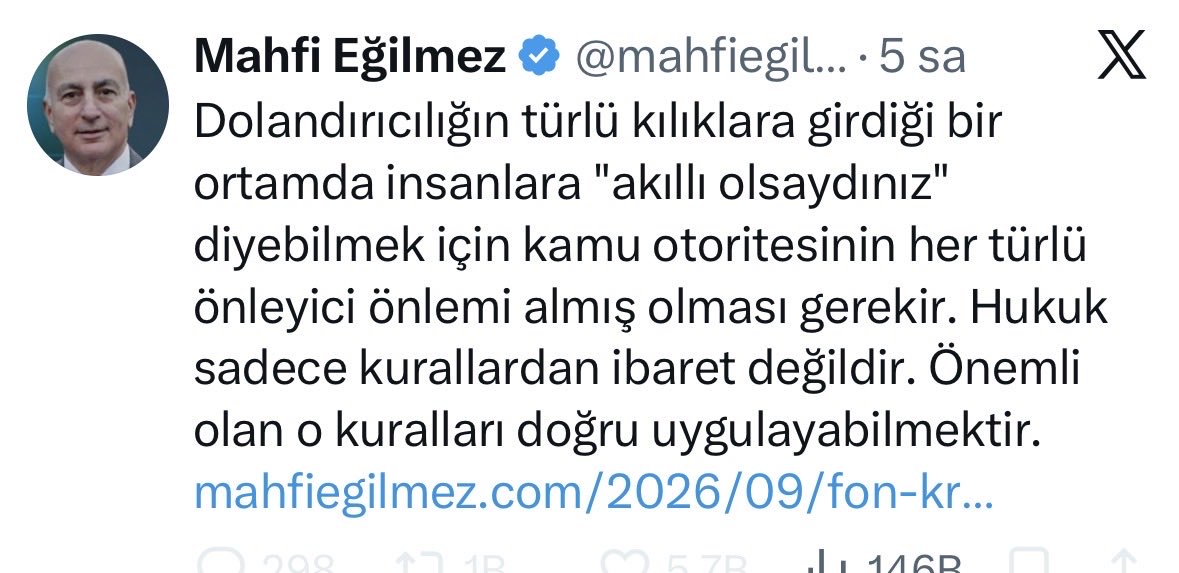 NejatOzonay's tweet photo. Mahfi Eğilmez’in yazdıklarını görünce tek söyleyebileceğim:

“İnsanda biraz utanma, biraz sıkılma olur”

Bürokratlık döneminde, Hazine müşteşarlığı yaptığında; Bankaların limitlerin üzerinde açık pozisyon taşımalarına neden izin verdiniz?

Batan bankaların yol taşlarını 1990’lı yıllarda yaptıklarınız ve yapmadıklarınızla siz örmediniz mi?

2001 krizinin sorumlusu 1990’ların siyasileri ve bürokratları değil mi?

Bürokrat olarak izin verdiğin illegalite’ye, özel sektörde de sessiz kalmadın mı?

Bankalar “Structure” adı altında milyarlarca doları yasal limitlerin üstünde shortlayarak yüksek faizle sisteme sokarken hiç mi itiraz edesin gelmedi?

Yanlış partilerde siyasete atılan, durmaksızın bugünleri eleştiren 90’ların hazinecileriyle bir de bu konuyu istişare edebilir, topluma sağlıklı bilgi verebilirsiniz.

Keşke verebilseniz…

Dönemin bürokratı Faik Öztrak var, tam da olayın ortasında. O ve benzer isimleri atlamamak gerekiyor.

Bugün Tera’nın, Pusula’nın bedeli nedir ki? 

Cumhuriyet tarihinin en yüksek bedelini kim ödedi de, bugün kim ödeyecek diye soruyorsun?

O dönemin bürokratlarına bedel ödetmeyen irade, umarım bugün gerekeni yapar…
