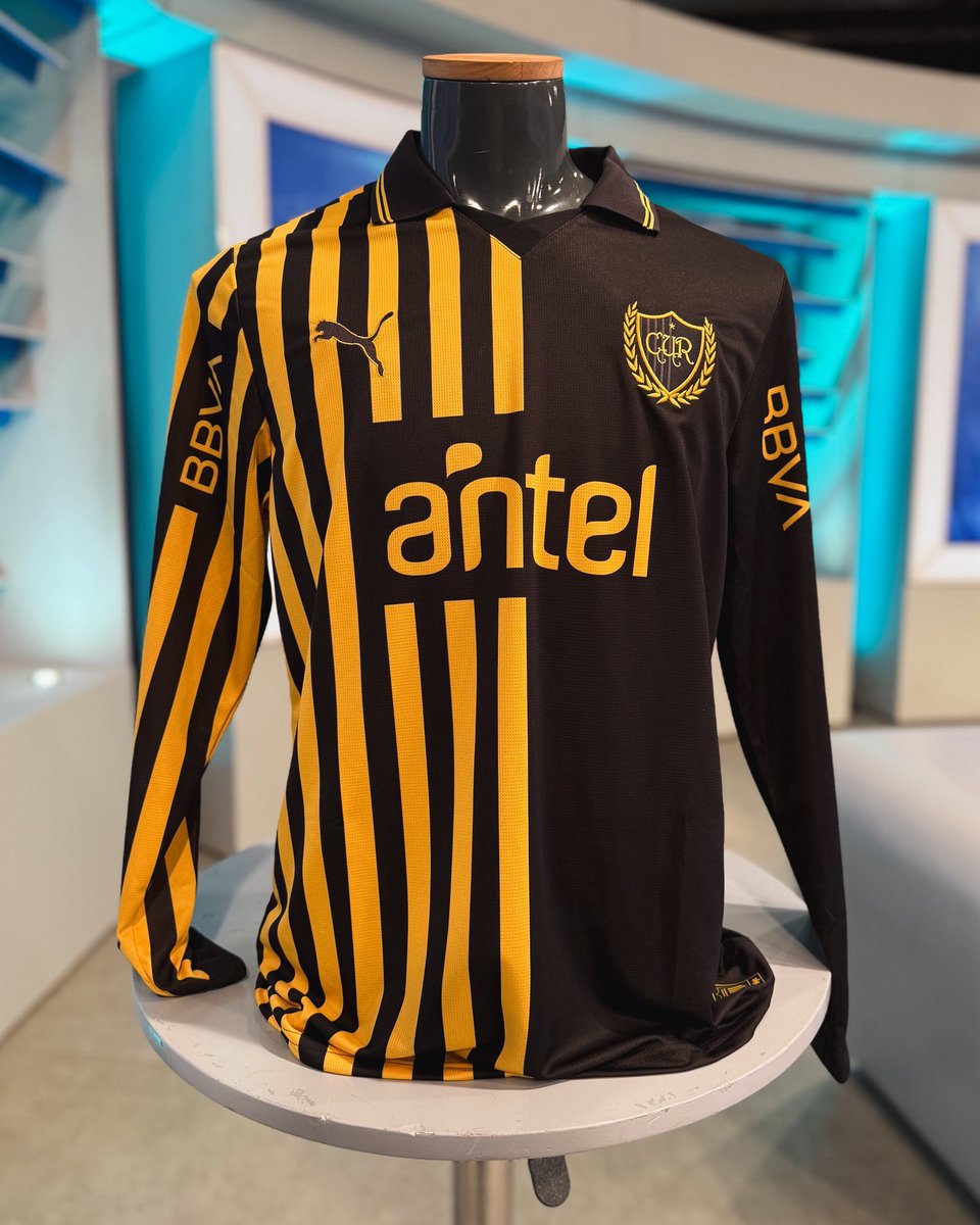 Punto_Penal's tweet photo. 🎁 𝗦𝗢𝗥𝗧𝗘𝗢 𝗖𝗔𝗥𝗕𝗢𝗡𝗘𝗥𝗢

Regalamos la camiseta aniversario de Peñarol.

🤝 Seguí nuestra cuenta y a @PUMA_Uy 
😉 Comentá usando #PuntoPenalEnEl10 https://t.co/dL0eeNQGPo