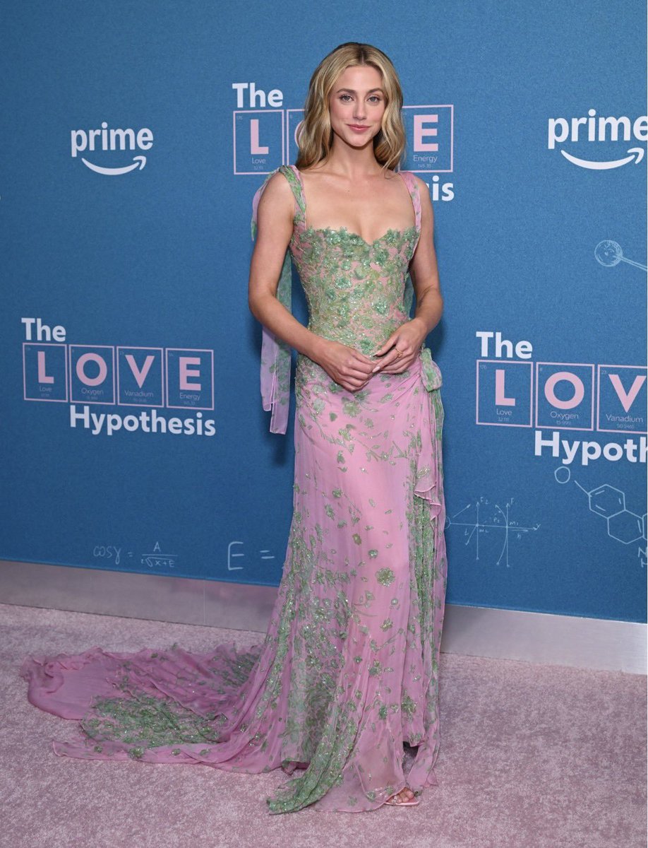 Sapnagirl38's tweet photo. Iconic Lili Reinhart 🩷 https://t.co/JsM350r5jb