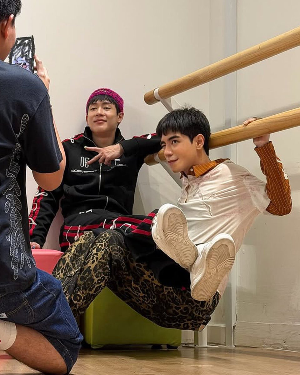 pidenew's tweet photo. วางขาคู่ได้สบาย ตุวเบานิดเดียว 🤏🏻 https://t.co/Se4ttcZPxo