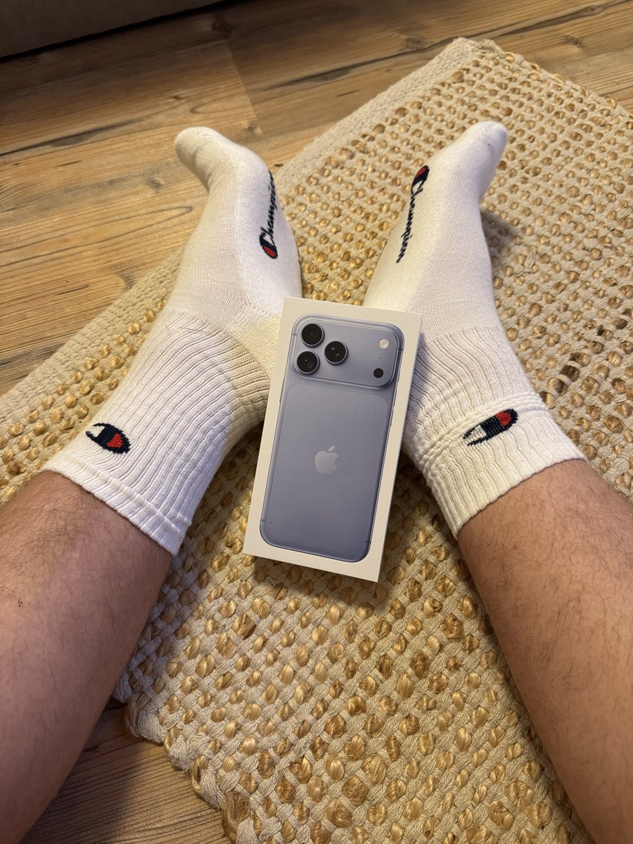 Findomking28's tweet photo. Am Freitag kam das neue iPhone 18 Pro Max für den Boss an. Welche schwuchtel refinanziert mir es? Ab in die DM‘s 🐷💰🧎🏻

#sklave #findom #socks #tribute #feet #socken #master #alpha #feetlover #iphone #Boss #Cashslave #Geldsklave
#Domination #zahldepp https://t.co/b58bOABeLE