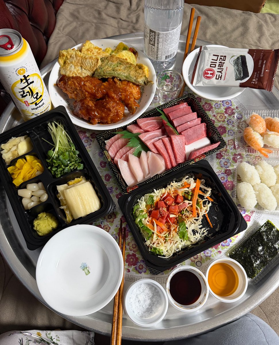 gongn0's tweet photo. 일단 좀 먹을게.. https://t.co/qYVkTalfKA