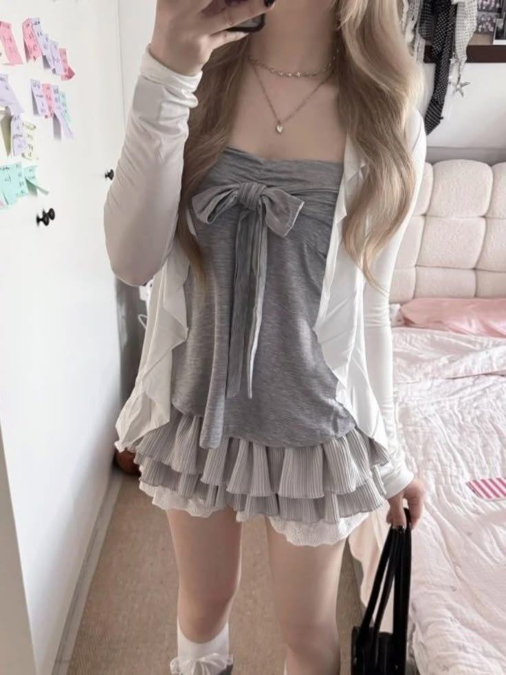 enhautism's tweet photo. ⊹ ࣪ ˖ ໒꒱  how my pinterest sees me 

⋆ style
⋆ color
⋆ character
⋆ atmosphere https://t.co/LnJAHjIRQI